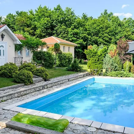 Luxury Oasis With Pool!