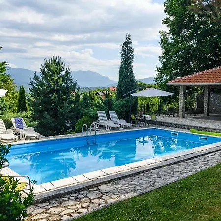Luxury Oasis With Pool! 別荘 Binježevo